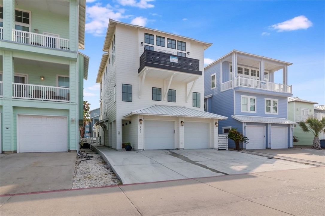 Port Aransas, Texas, 78373, United States, 6 Bedrooms Bedrooms, ,5 BathroomsBathrooms,Residential,For Sale,1829566