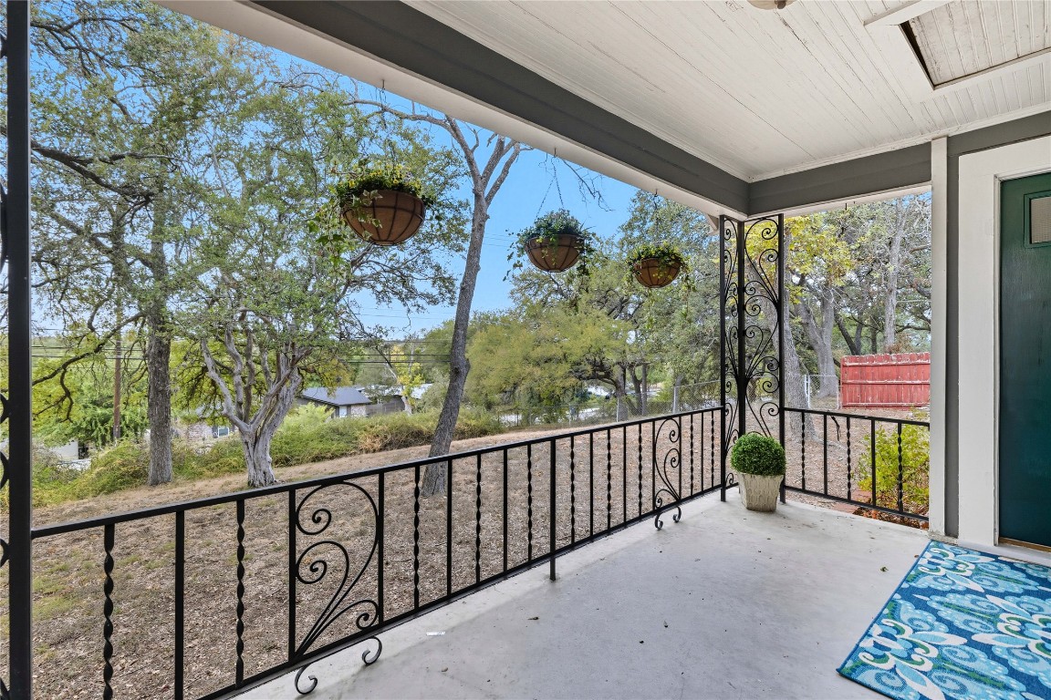 Austin, Texas, 78741, United States, 3 Bedrooms Bedrooms, ,3 BathroomsBathrooms,Residential,For Sale,1960519