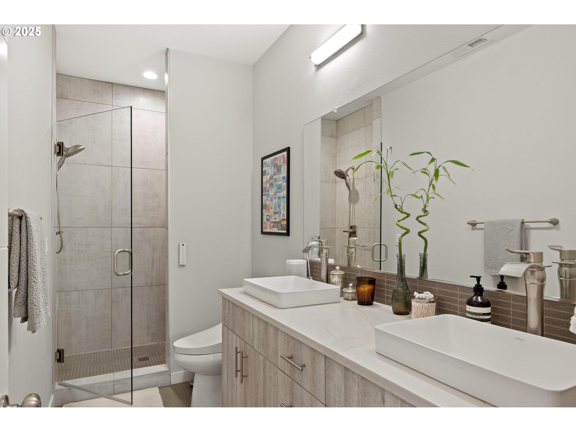 Portland, Oregon, 97211, United States, 3 Bedrooms Bedrooms, ,2 BathroomsBathrooms,Residential,For Sale,1926283