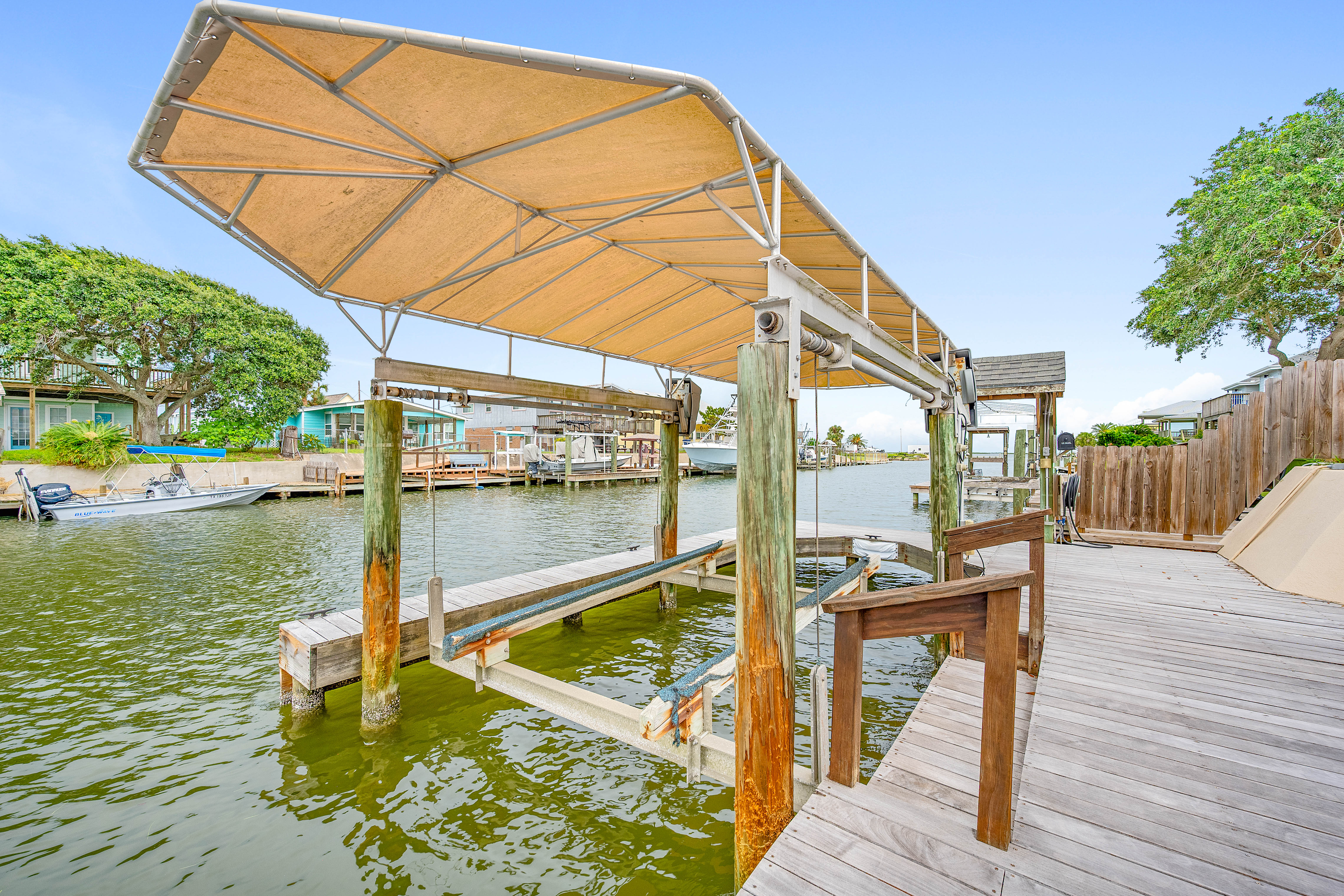  Waterfront Retreat with Heated Pool and Boat Lift - 物件實景