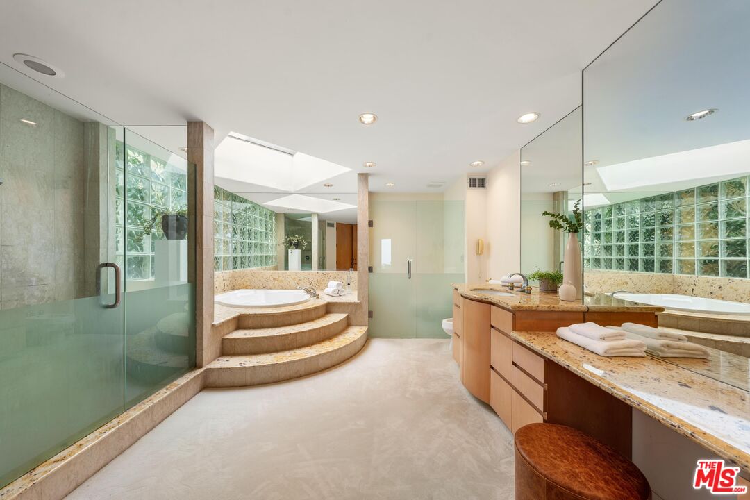 Pacific Palisades, California, 90272, United States, 4 Bedrooms Bedrooms, ,2 BathroomsBathrooms,Residential,For Sale,1770890