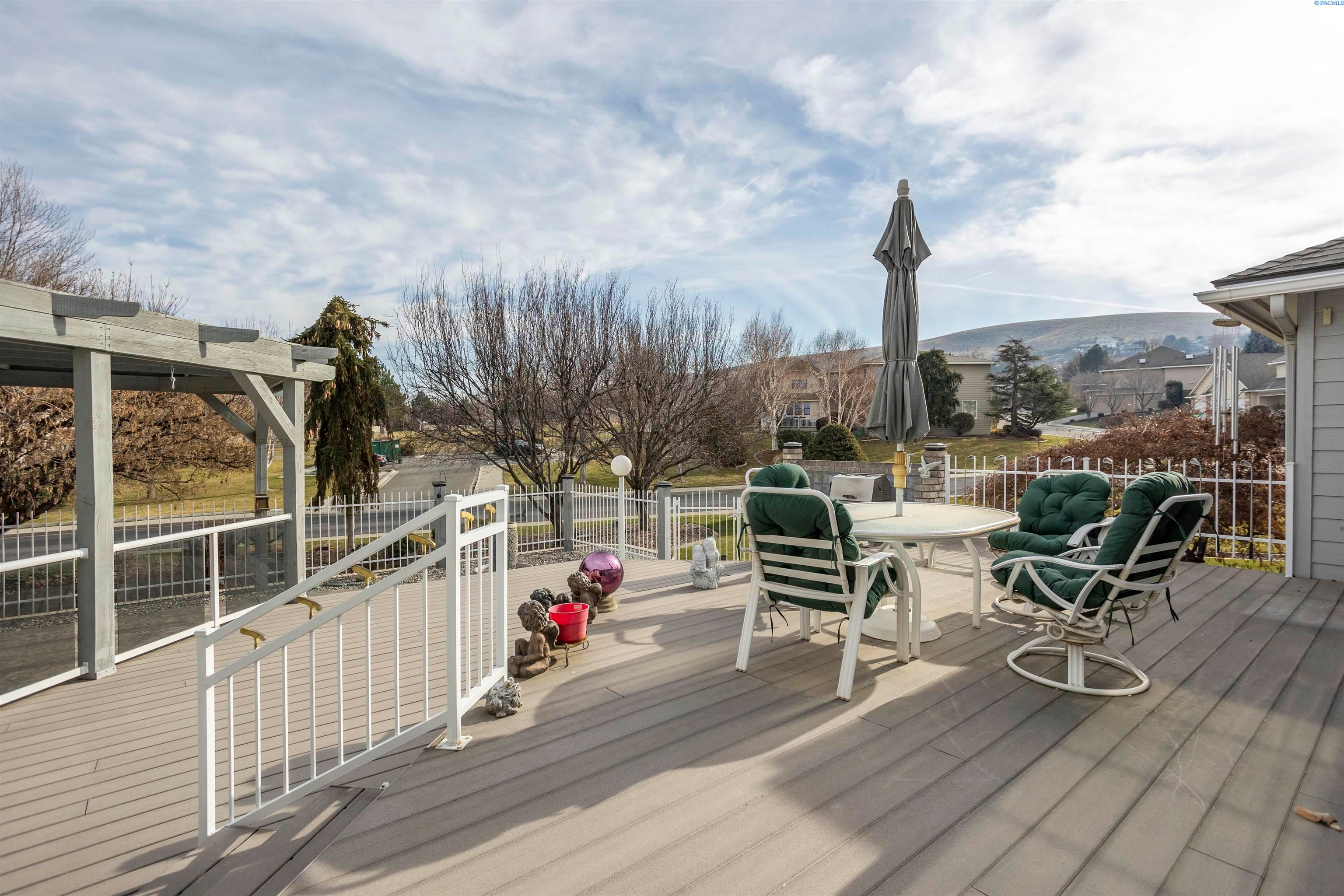 Kennewick, Washington, 99337, United States, 3 Bedrooms Bedrooms, ,2 BathroomsBathrooms,Residential,For Sale,1984046