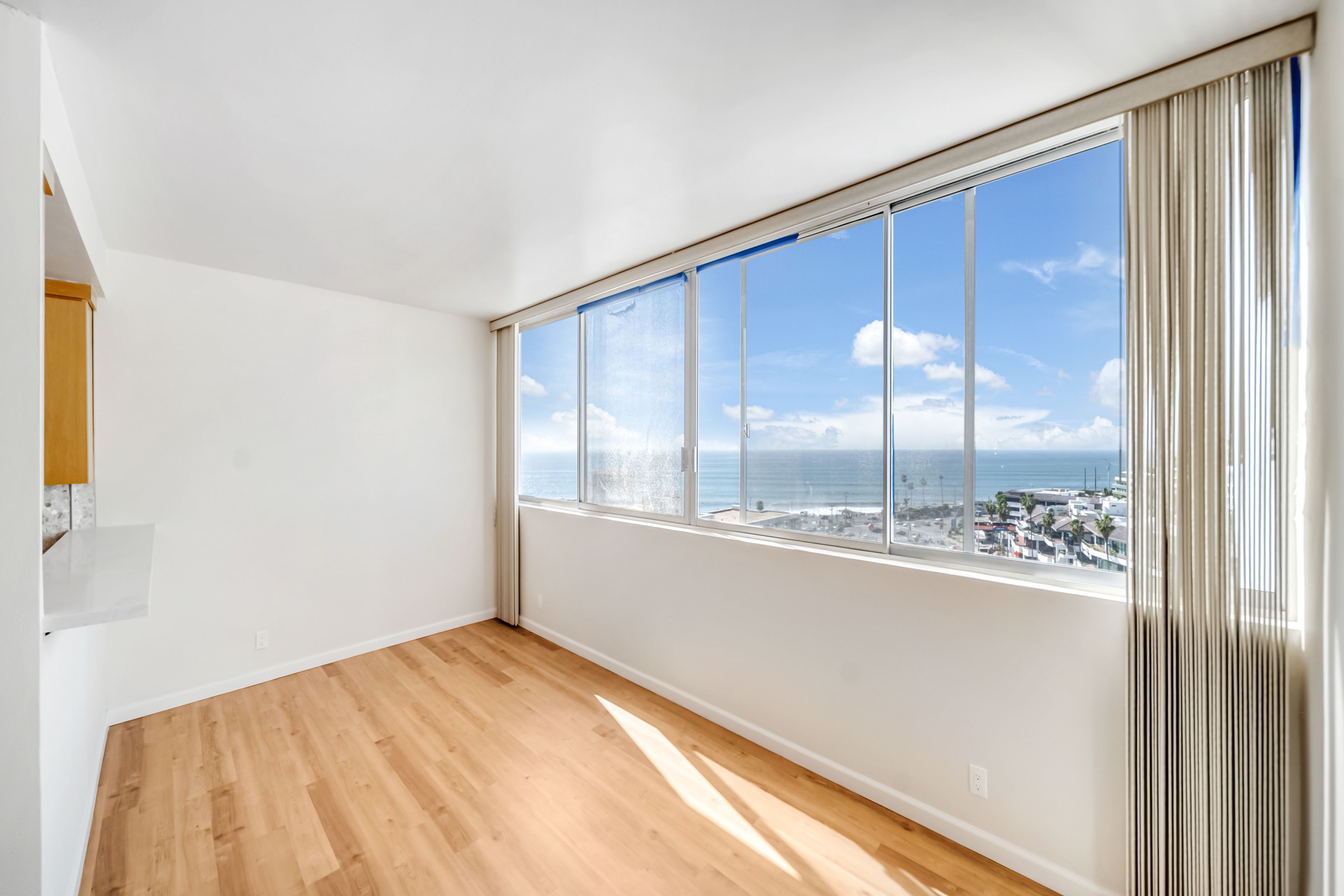  17350  W Sunset Blvd - 物件實景