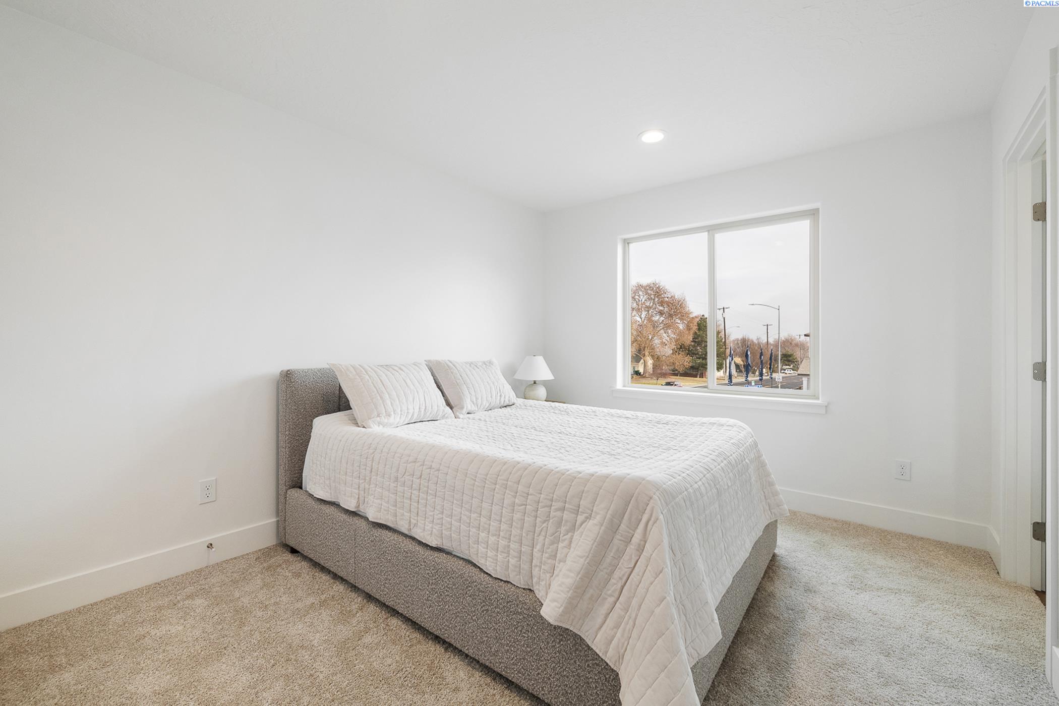 Kennewick, Washington, 99337, United States, 7 Bedrooms Bedrooms, ,Residential,For Sale,1949661