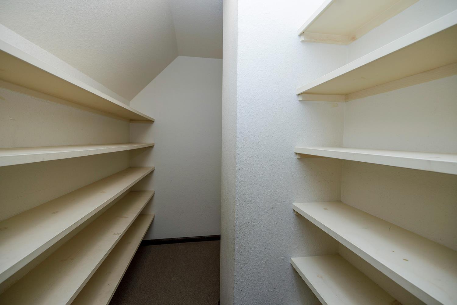 Turlock, California, 95380, United States, 4 Bedrooms Bedrooms, ,5 BathroomsBathrooms,Residential,For Sale,1992358