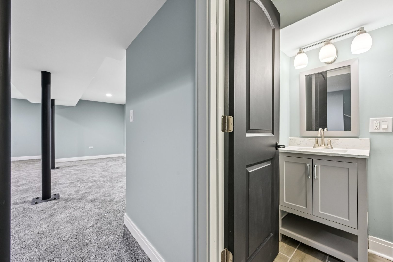 Chicago, Illinois, 60637, United States, 4 Bedrooms Bedrooms, ,4 BathroomsBathrooms,Residential,For Sale,2001250