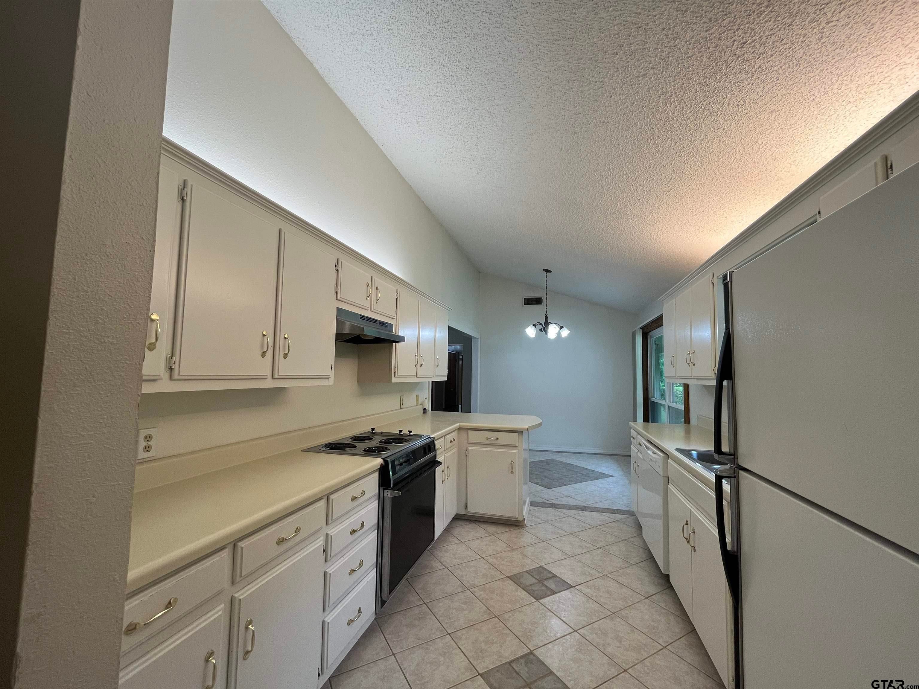 Pittsburg, Texas, 75686, United States, 3 Bedrooms Bedrooms, ,2 BathroomsBathrooms,Residential,For Sale,1848749
