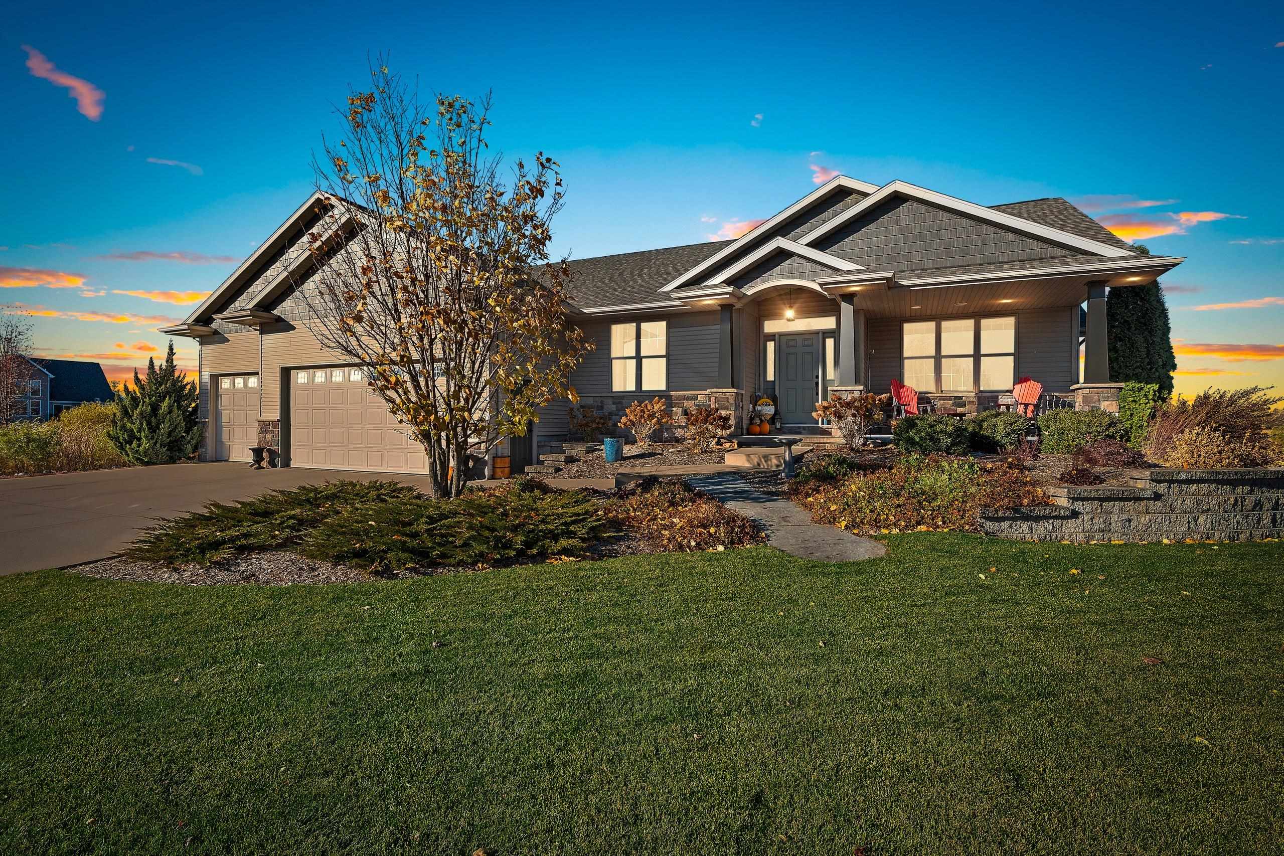 NEENAH, Wisconsin, 54956, United States, 3 Bedrooms Bedrooms, ,3 BathroomsBathrooms,Residential,For Sale,1986561