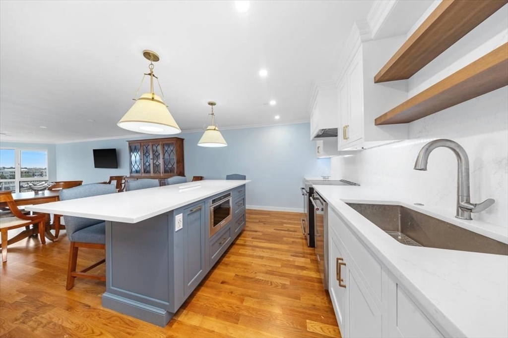 Quincy, Massachusetts, 02171, United States, 2 Bedrooms Bedrooms, ,2 BathroomsBathrooms,Residential,For Sale,1925406