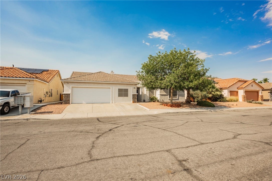 Henderson, Nevada, 89015, United States, 5 Bedrooms Bedrooms, ,2 BathroomsBathrooms,Residential,For Sale,1976773