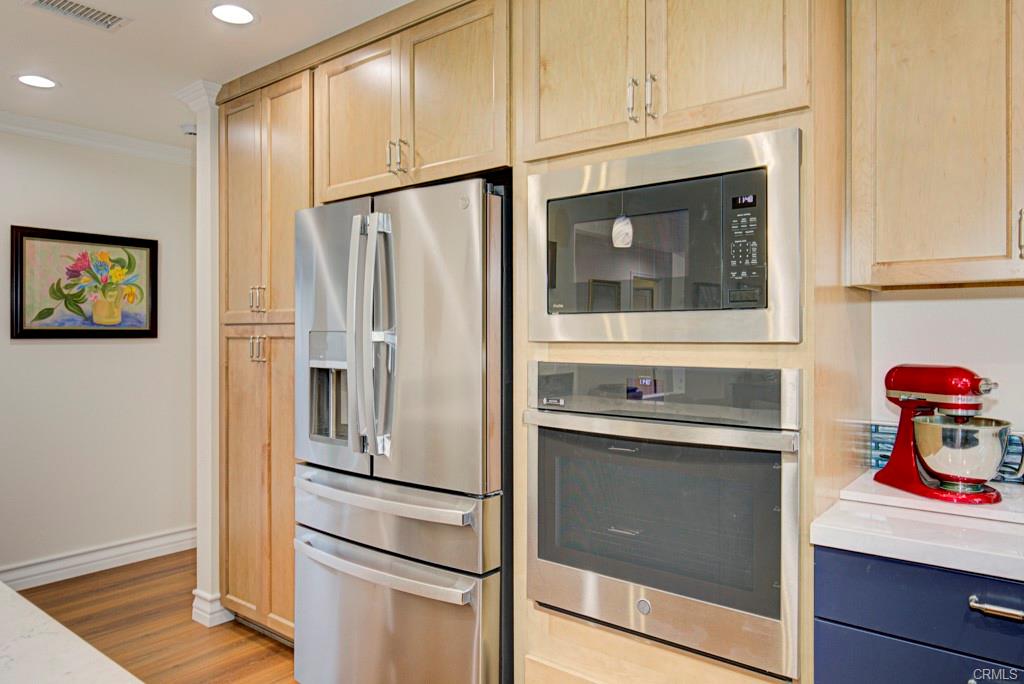 Laguna Woods, California, 92637, United States, 2 Bedrooms Bedrooms, ,Residential,For Sale,2005707