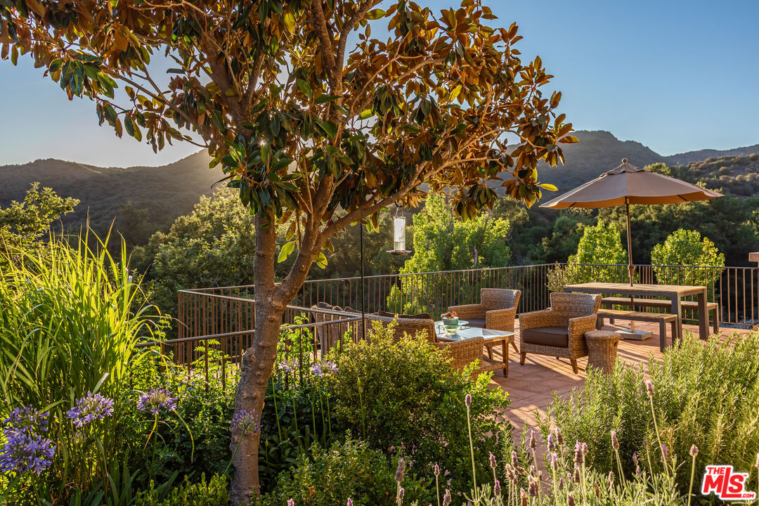 Calabasas, California, 91302, United States, 5 Bedrooms Bedrooms, ,4 BathroomsBathrooms,Residential,For Sale,1926275