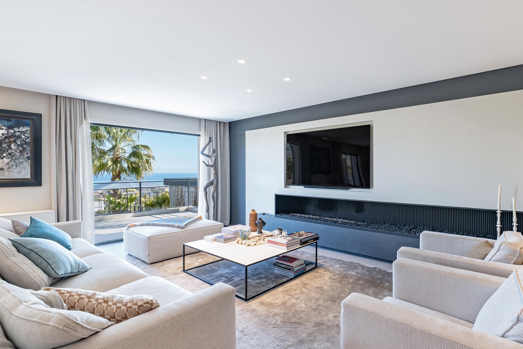  Hills of Cagnes-sur-Mer, luxury renovated sea view villa in a private estate ne… - 物件實景
