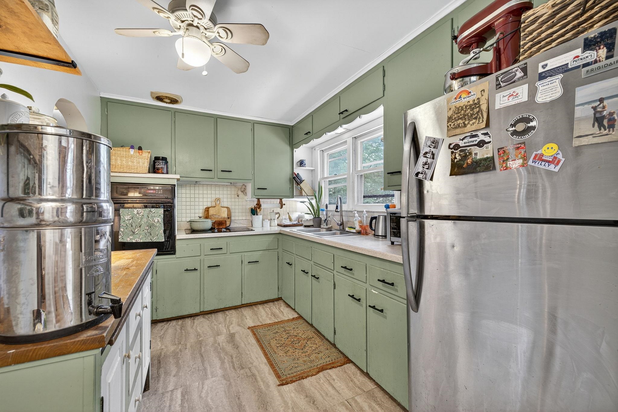 Portsmouth, New Hampshire, 03801, United States, 3 Bedrooms Bedrooms, ,1 BathroomBathrooms,Residential,For Sale,1934652