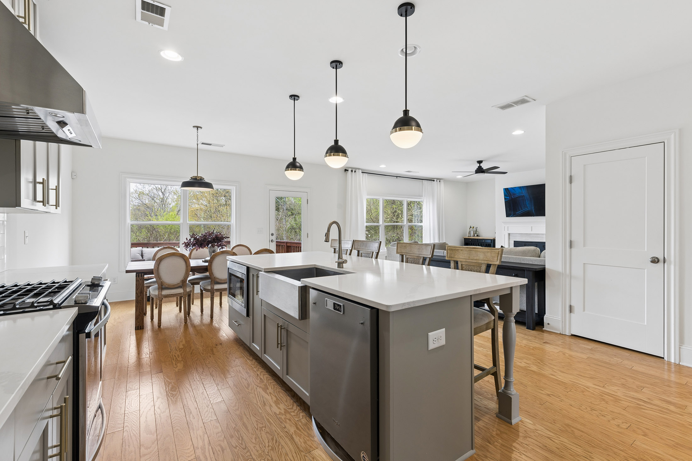  Freshly Updated and Move-in Ready Home in a Prime Westside Location - 物件實景