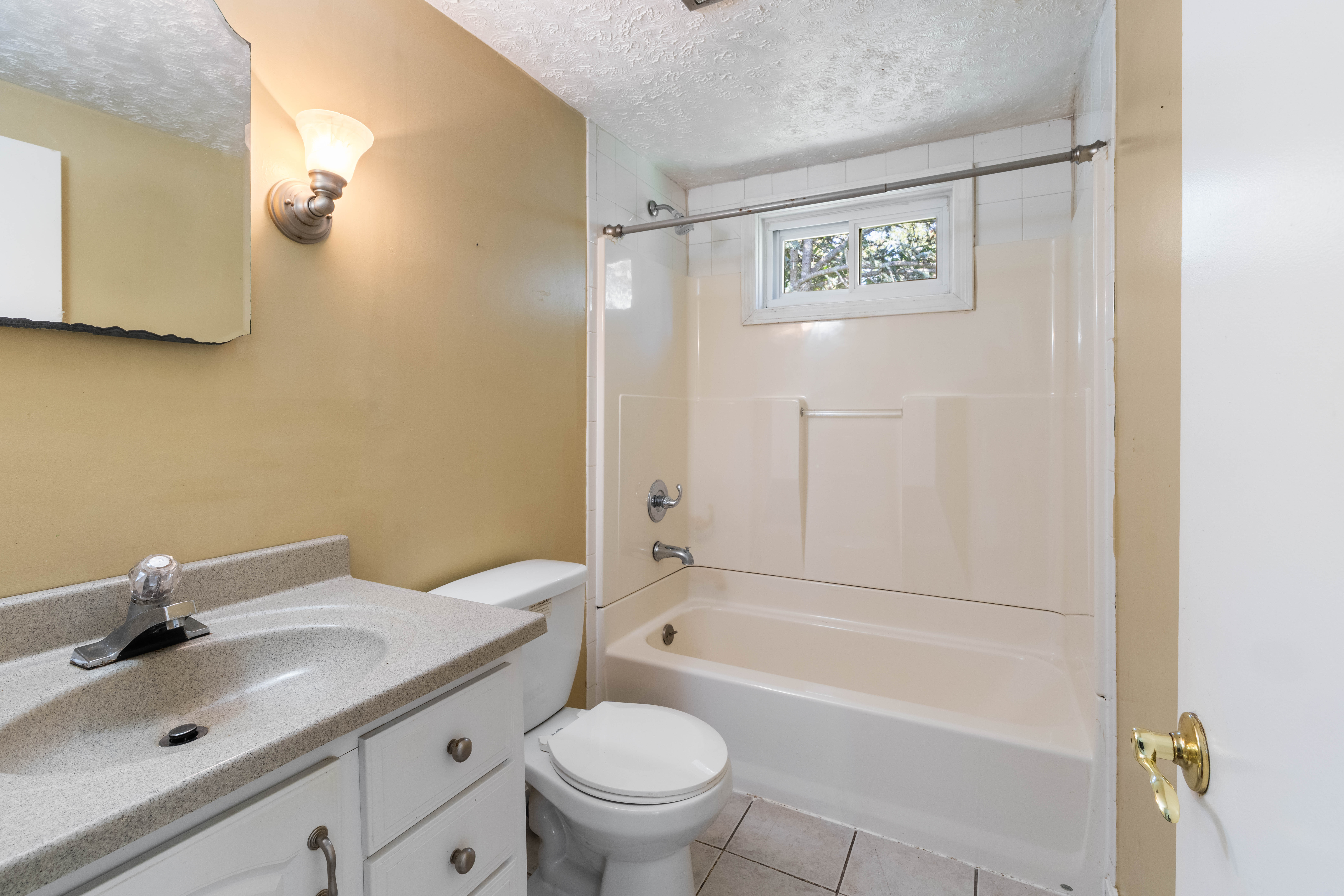 Portsmouth, Rhode Island, 02871, United States, 4 Bedrooms Bedrooms, ,3 BathroomsBathrooms,Residential,For Sale,1973967