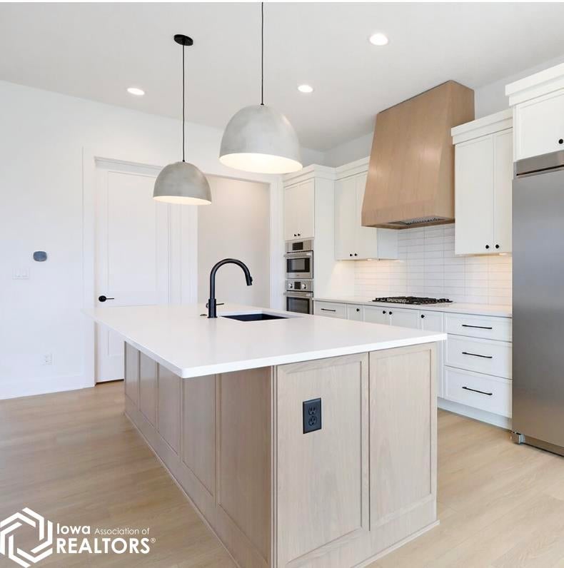 Burlington, Iowa, 52601, United States, 5 Bedrooms Bedrooms, ,4 BathroomsBathrooms,Residential,For Sale,2005917