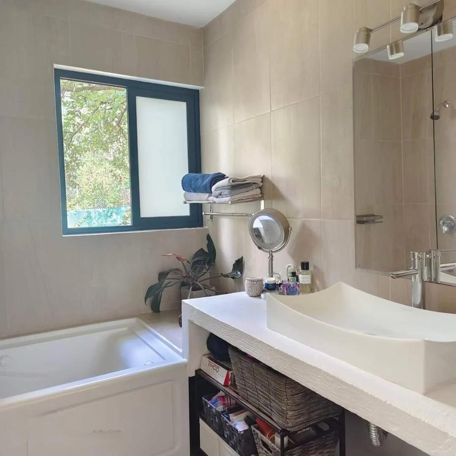 Tepoztlán, Morelos, 62520, Mexico, 4 Bedrooms Bedrooms, ,2 BathroomsBathrooms,Residential,For Sale,1728710