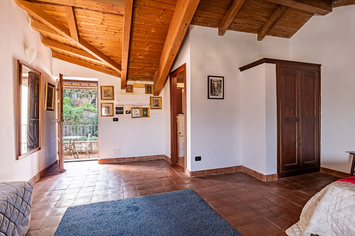 Napoli, Napoli, 80100, IT, 6 Bedrooms Bedrooms, ,6 BathroomsBathrooms,Residential,For Sale,1991925