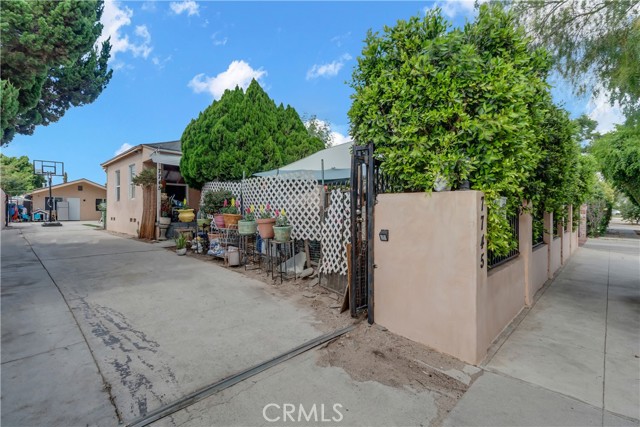 Los Angeles, California, 91605, United States, 5 Bedrooms Bedrooms, ,4 BathroomsBathrooms,Residential,For Sale,1979926