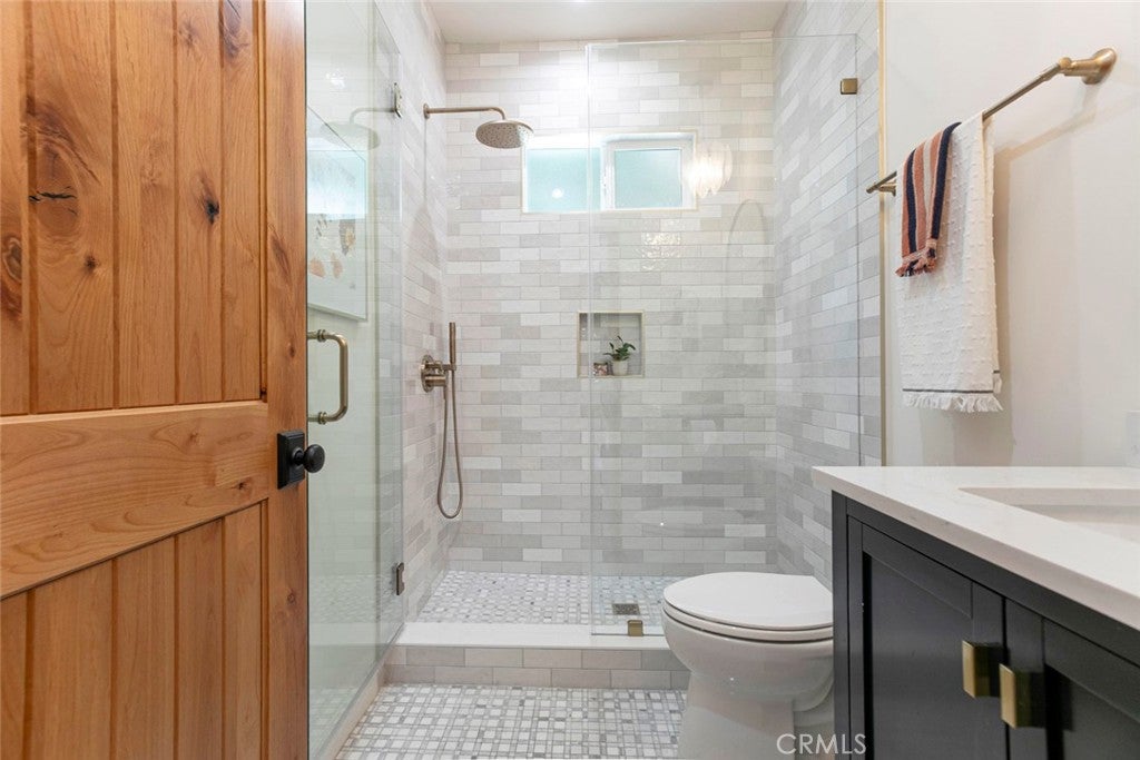 Los Angeles, California, 90027, United States, 4 Bedrooms Bedrooms, ,3 BathroomsBathrooms,Residential,For Sale,1942315