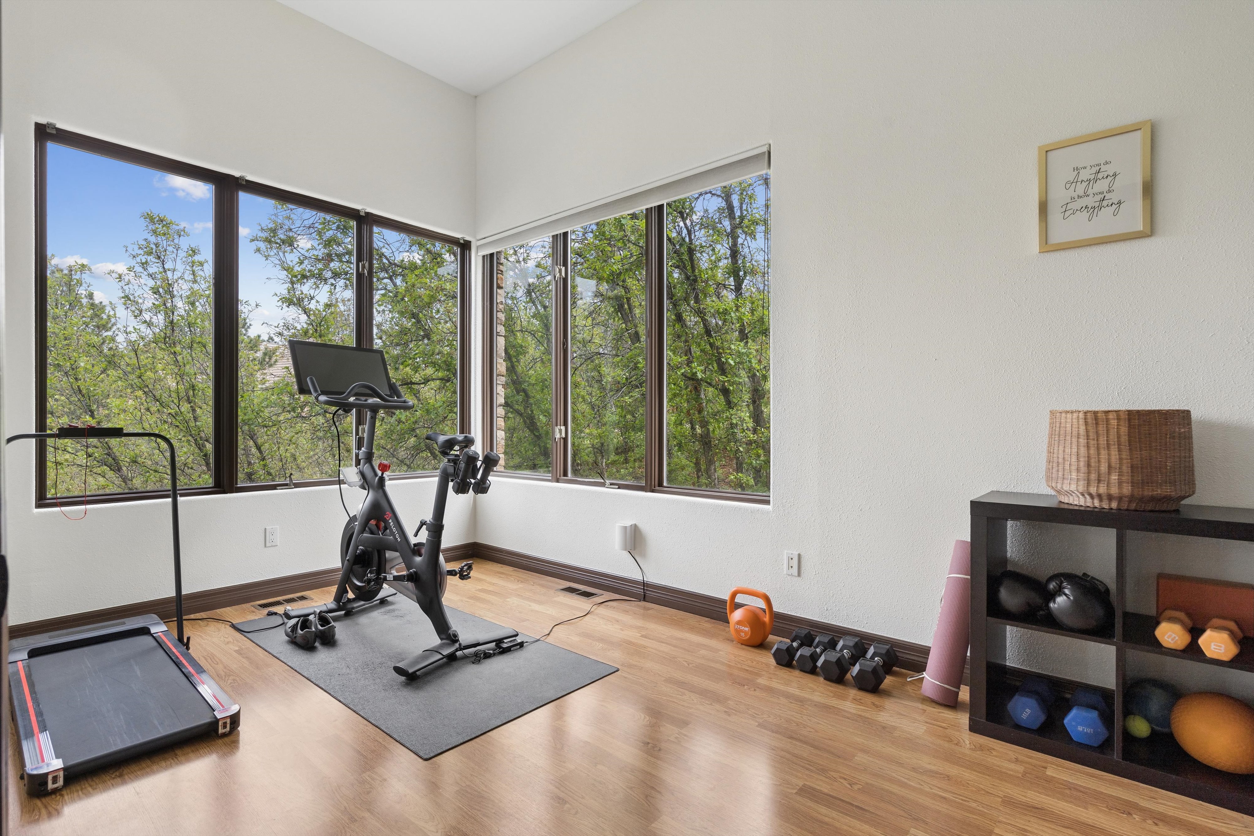  Remodeled 4 Bed 6 Bath Residence Offering Mountain, Sunset Views & Privacy - 物件實景