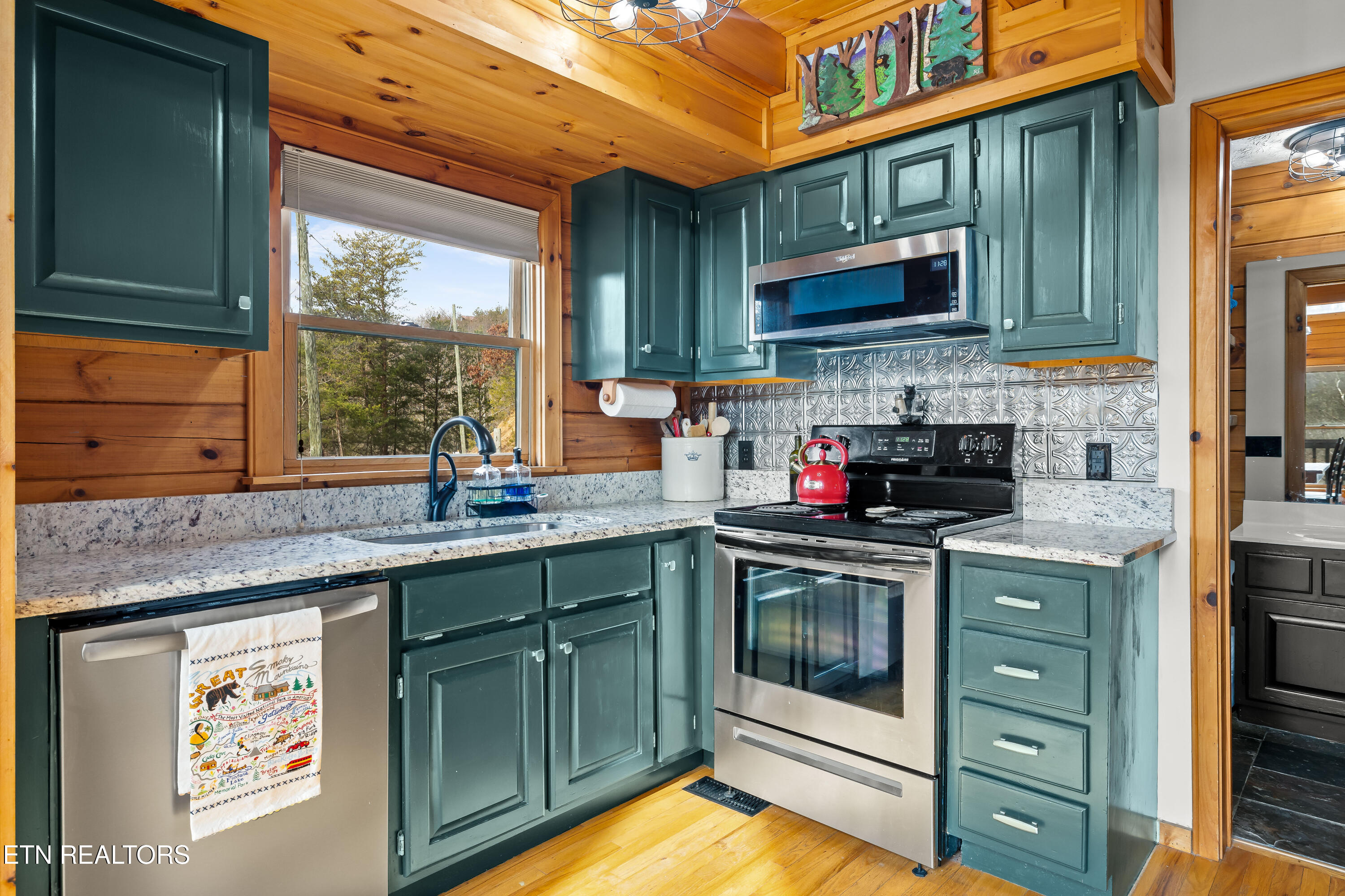 Sevierville, Tennessee, 37862, United States, 3 Bedrooms Bedrooms, ,3 BathroomsBathrooms,Residential,For Sale,2014786