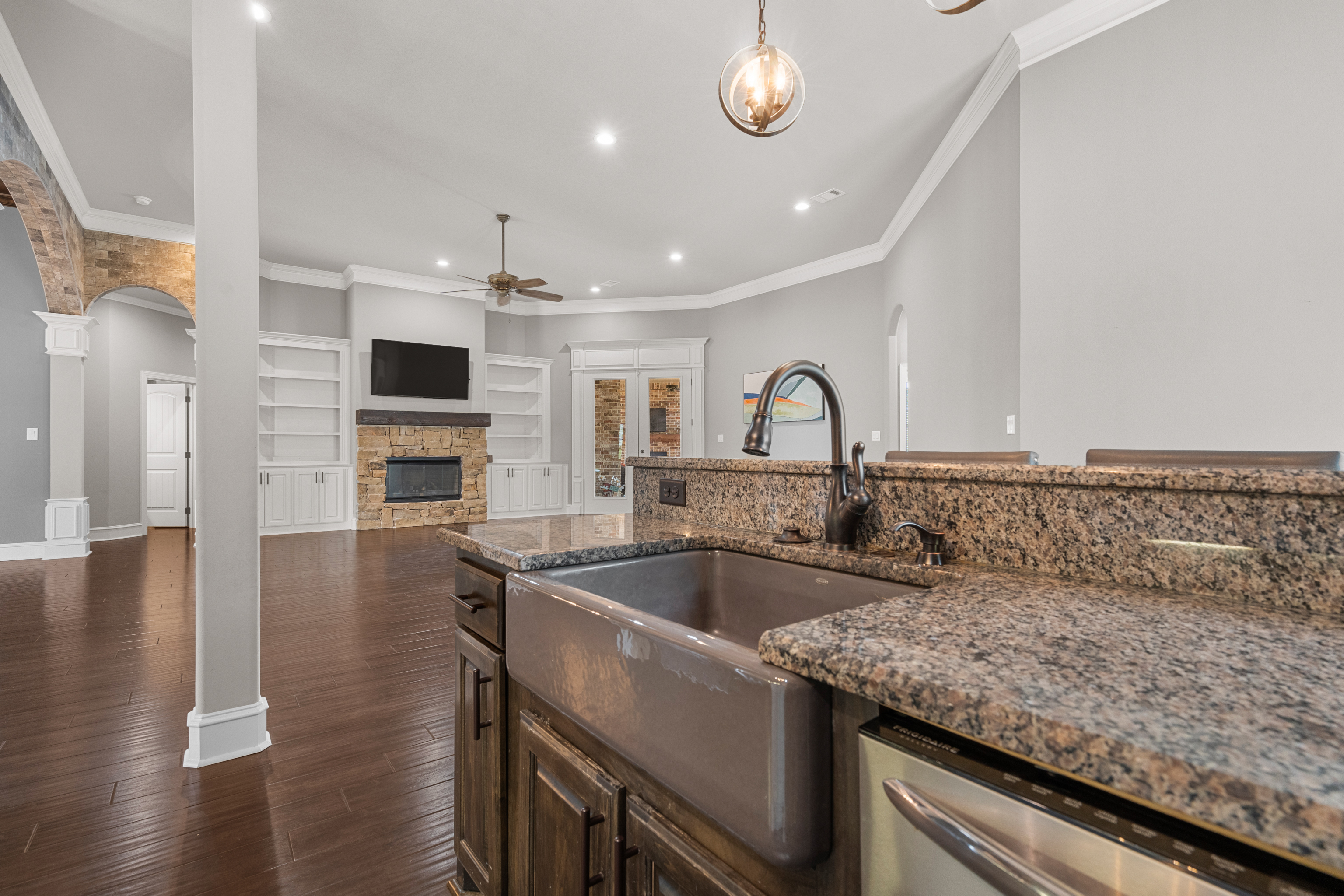 Hot Springs, Arkansas, 71901, United States, 4 Bedrooms Bedrooms, ,4 BathroomsBathrooms,Residential,For Sale,1760165