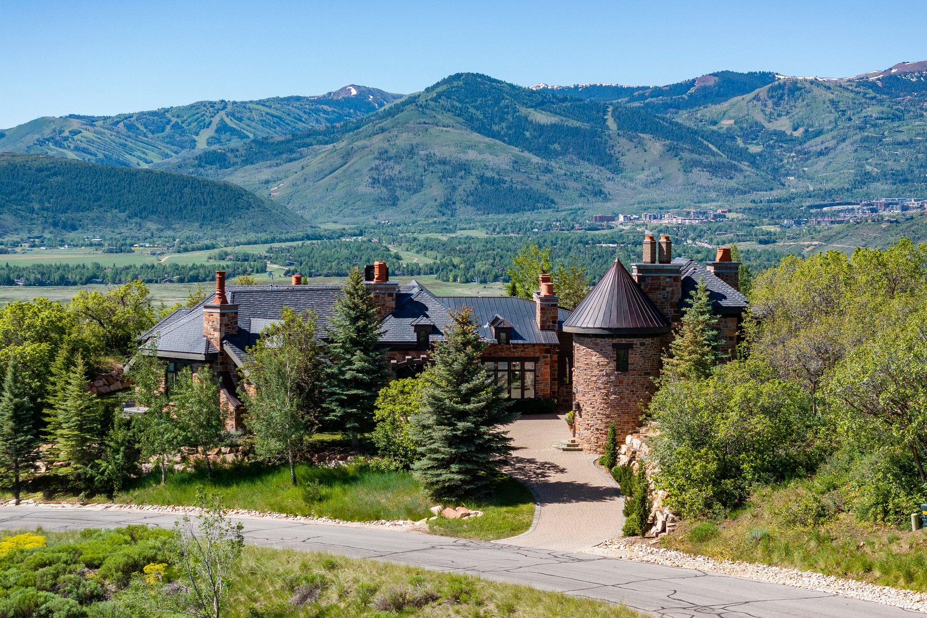  A Legacy Estate Framed by Golf and Ski Views - 物件實景