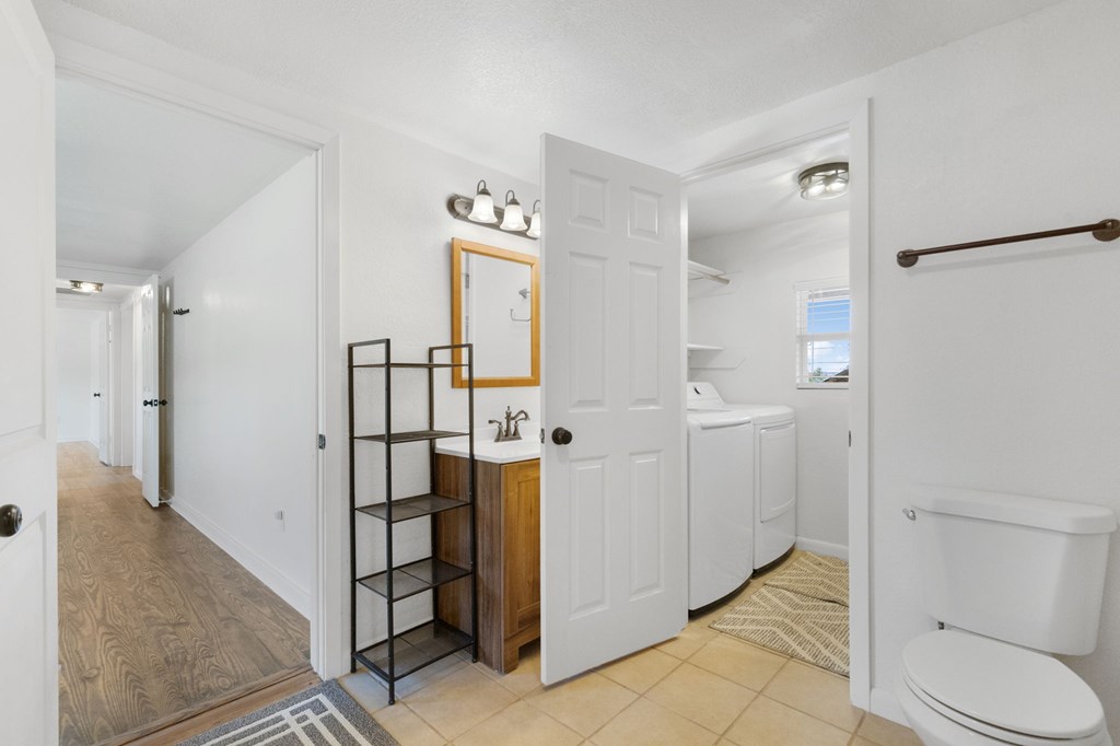 Fredericksburg, Texas, 78624, United States, 3 Bedrooms Bedrooms, ,3 BathroomsBathrooms,Residential,For Sale,1981385