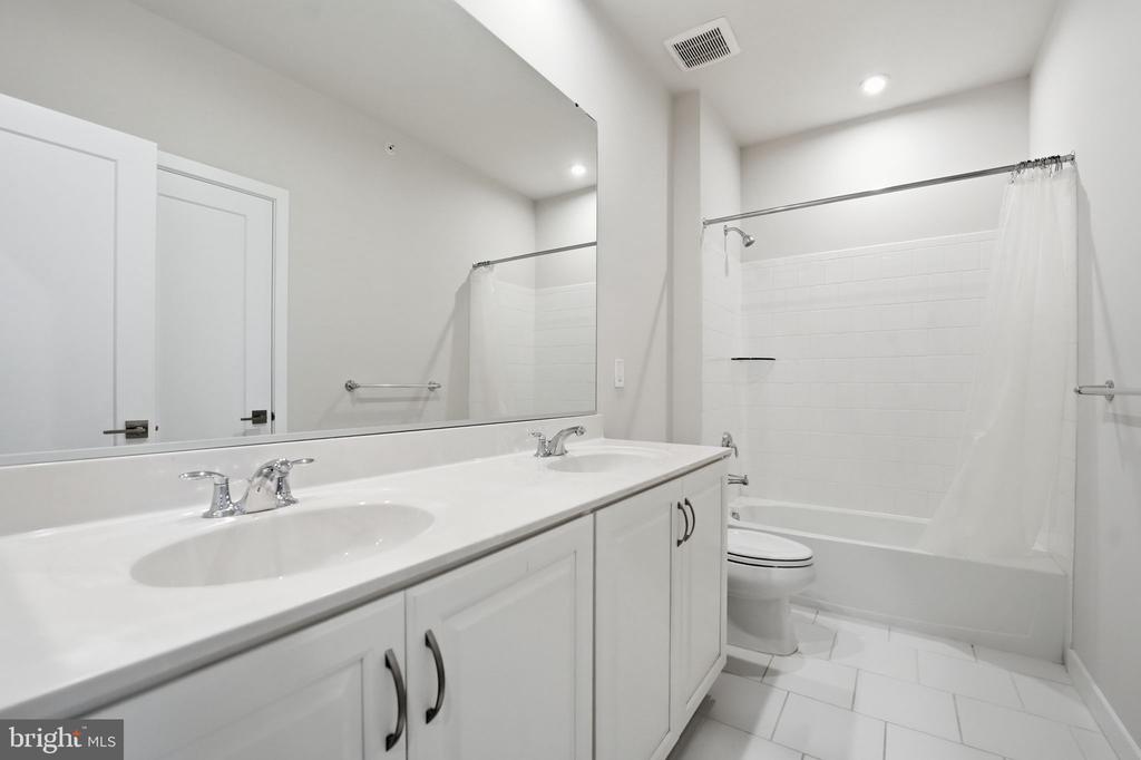 Chantilly, Virginia, 20151, United States, 3 Bedrooms Bedrooms, ,3 BathroomsBathrooms,Residential,For Sale,2048554