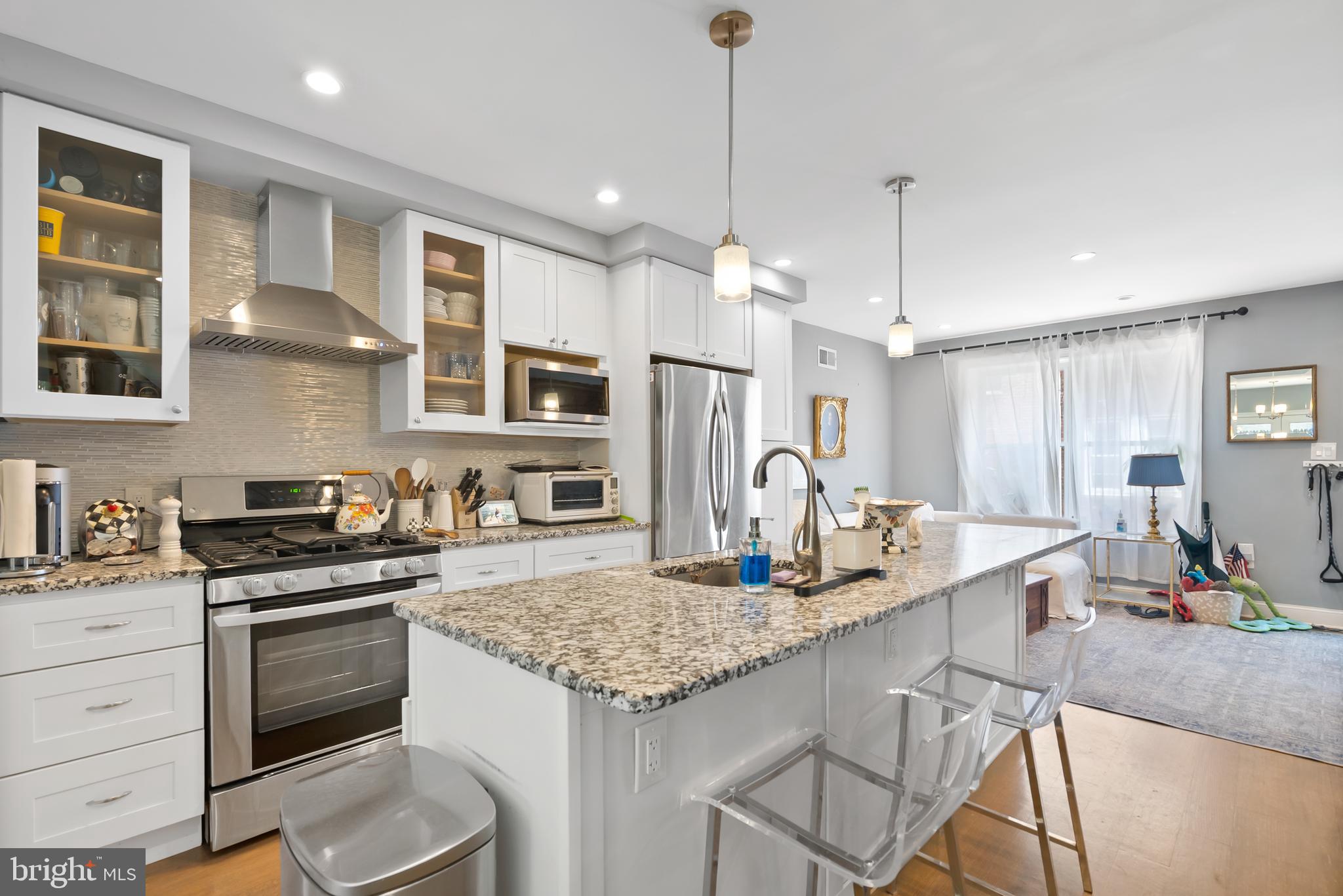 PHILADELPHIA, Pennsylvania, 19146, United States, 3 Bedrooms Bedrooms, ,3 BathroomsBathrooms,Residential,For Sale,1889775