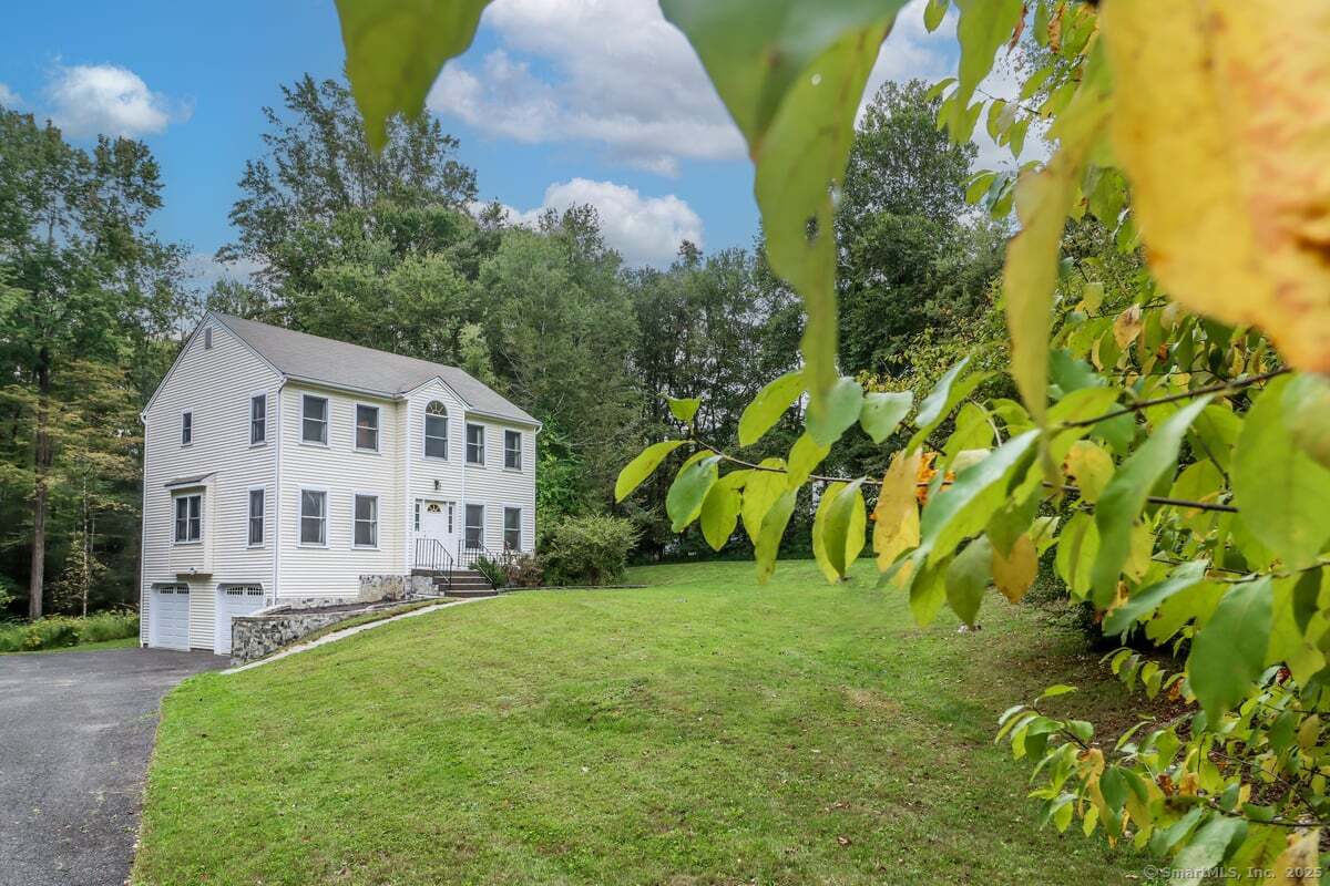 New Milford, Connecticut, 06776, United States, 3 Bedrooms Bedrooms, ,3 BathroomsBathrooms,Residential,For Sale,1958053