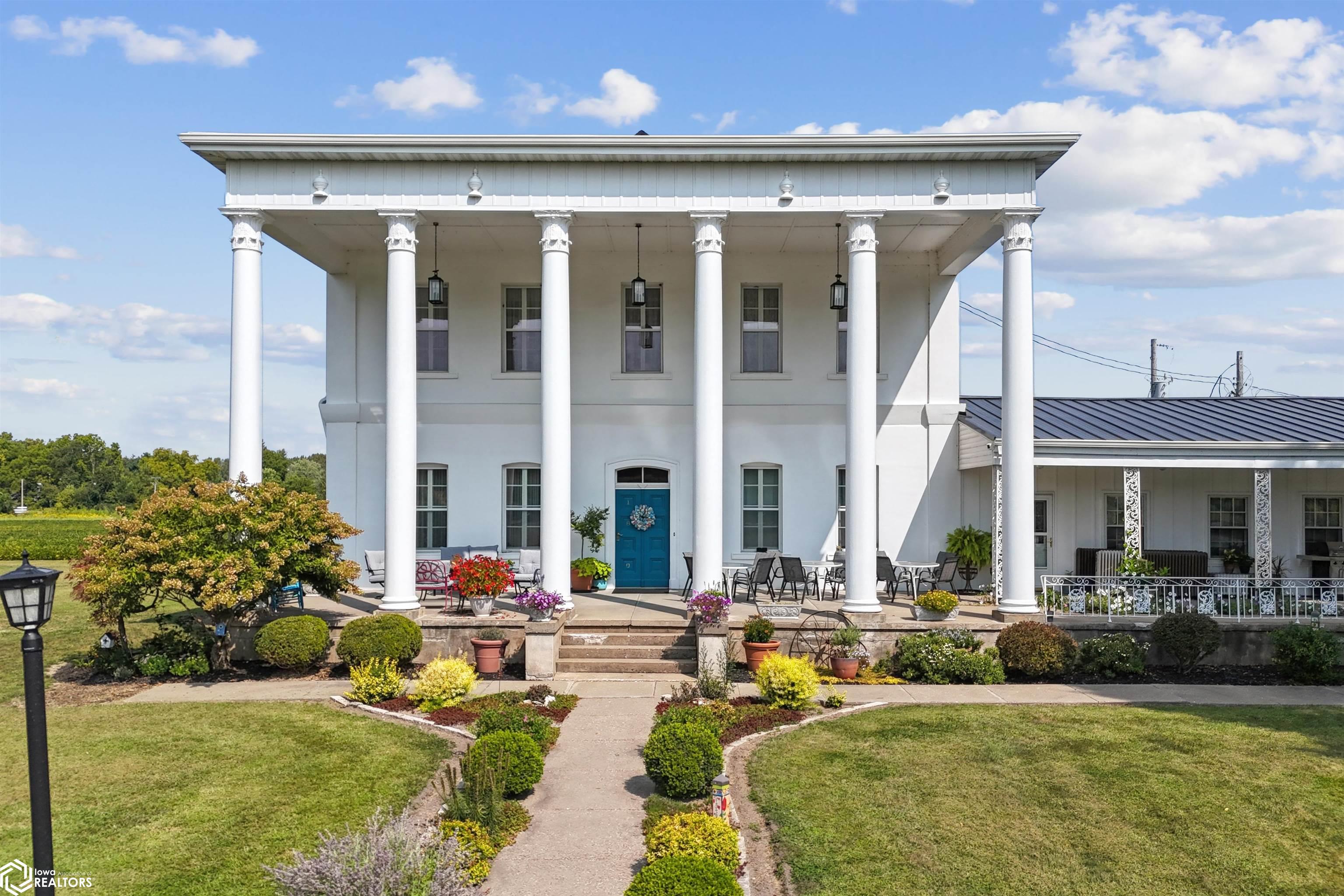 Dallas City, Illinois, 62330, United States, 8 Bedrooms Bedrooms, ,7 BathroomsBathrooms,Residential,For Sale,1980104