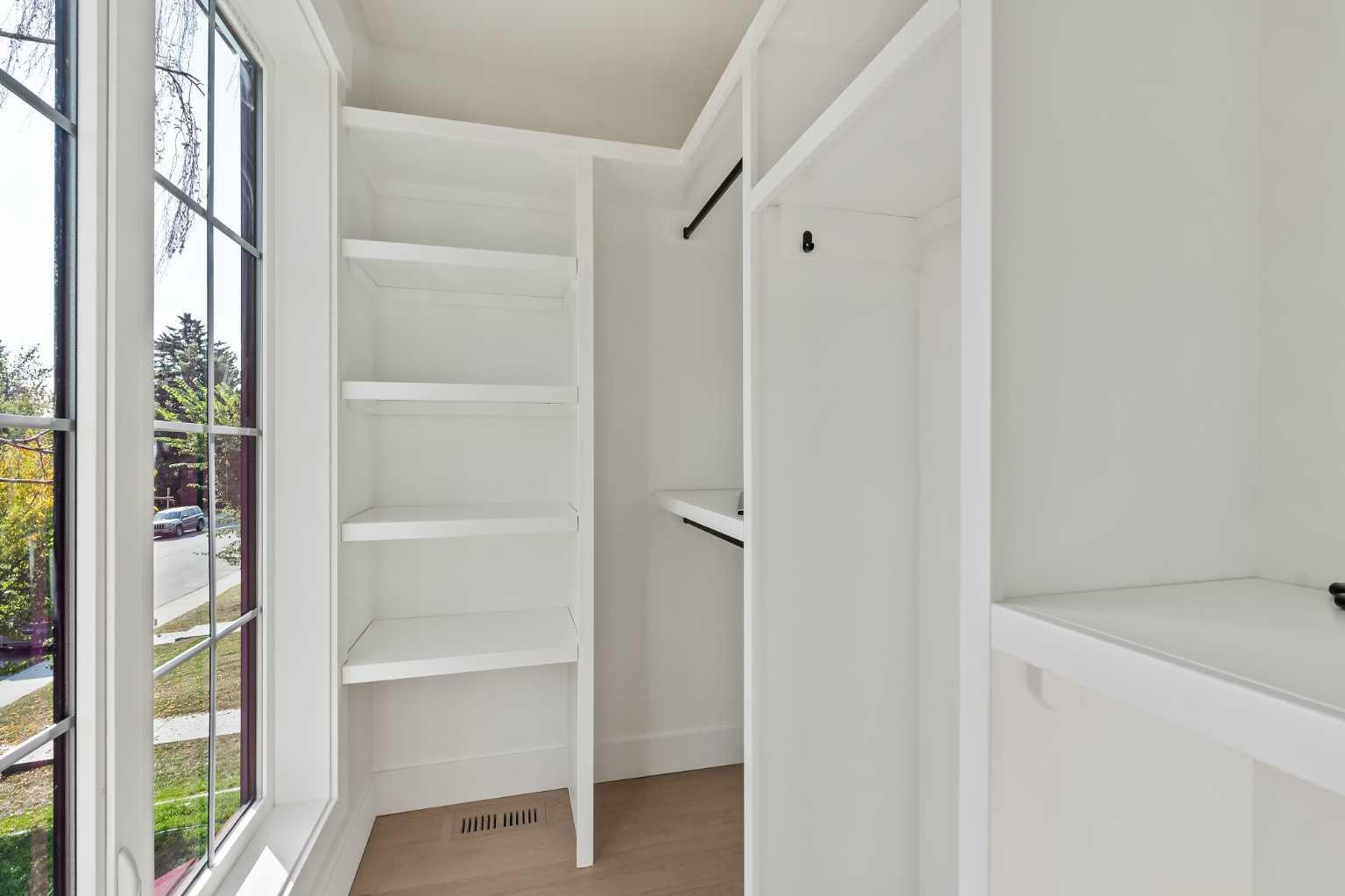 CALGARY, Alberta, T3E 2V9, CA, 4 Bedrooms Bedrooms, ,5 BathroomsBathrooms,Residential,For Sale,1987778