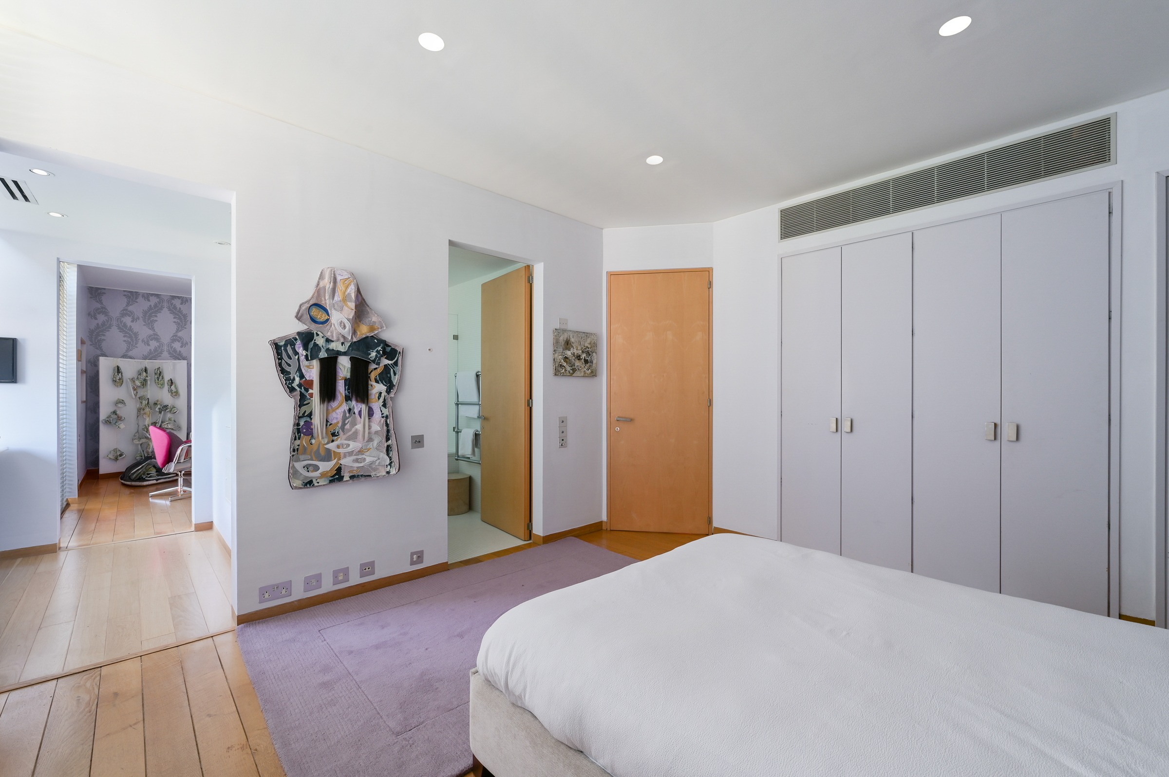  An architectural house on The Bishops Avenue with an indoor-outdoor pool - 物件實景