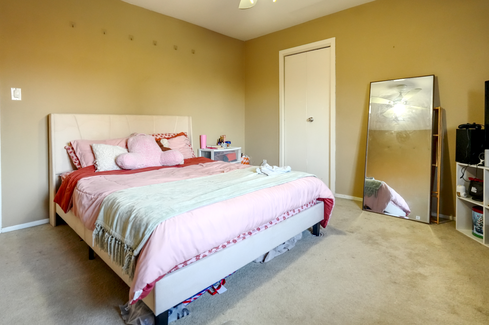 Secaucus, New Jersey, 07094, United States, 4 Bedrooms Bedrooms, ,3 BathroomsBathrooms,Residential,For Sale,1996656