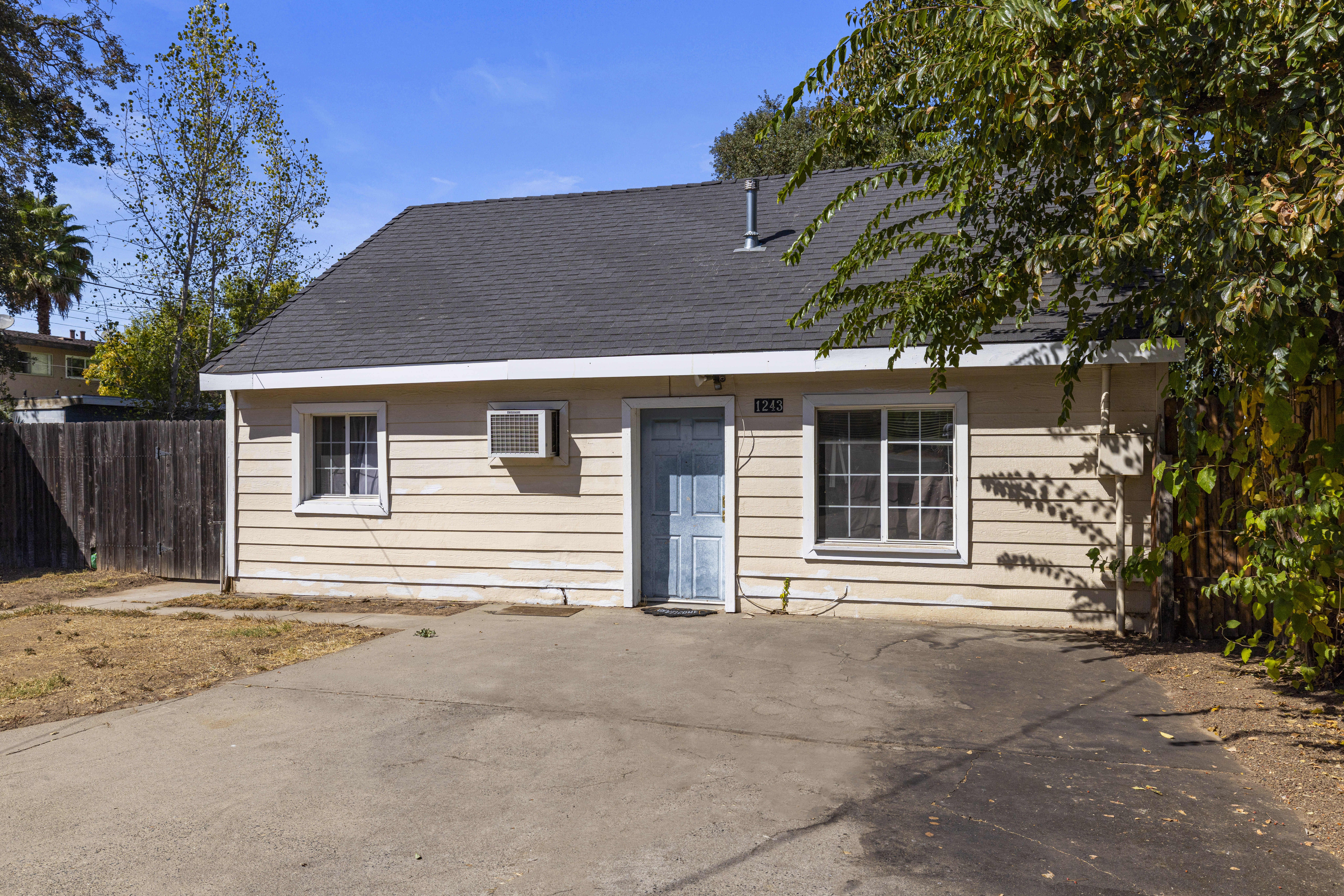 1241 Arcade Boulevard, Sacramento, CA 95815 - 物件實景