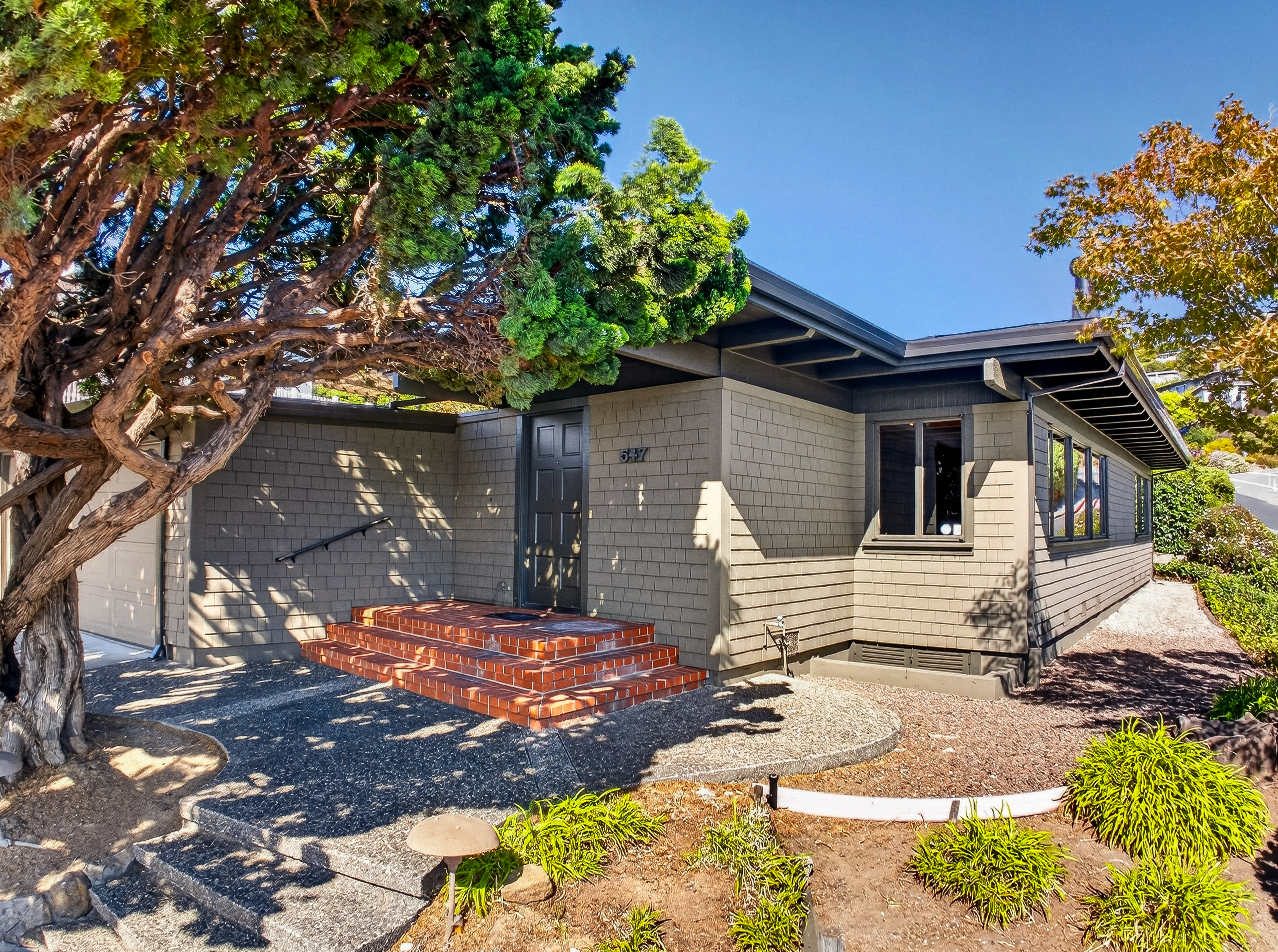  Mid-Century Character. Bay Views. A Rare Tiburon Opportunity - 物件實景