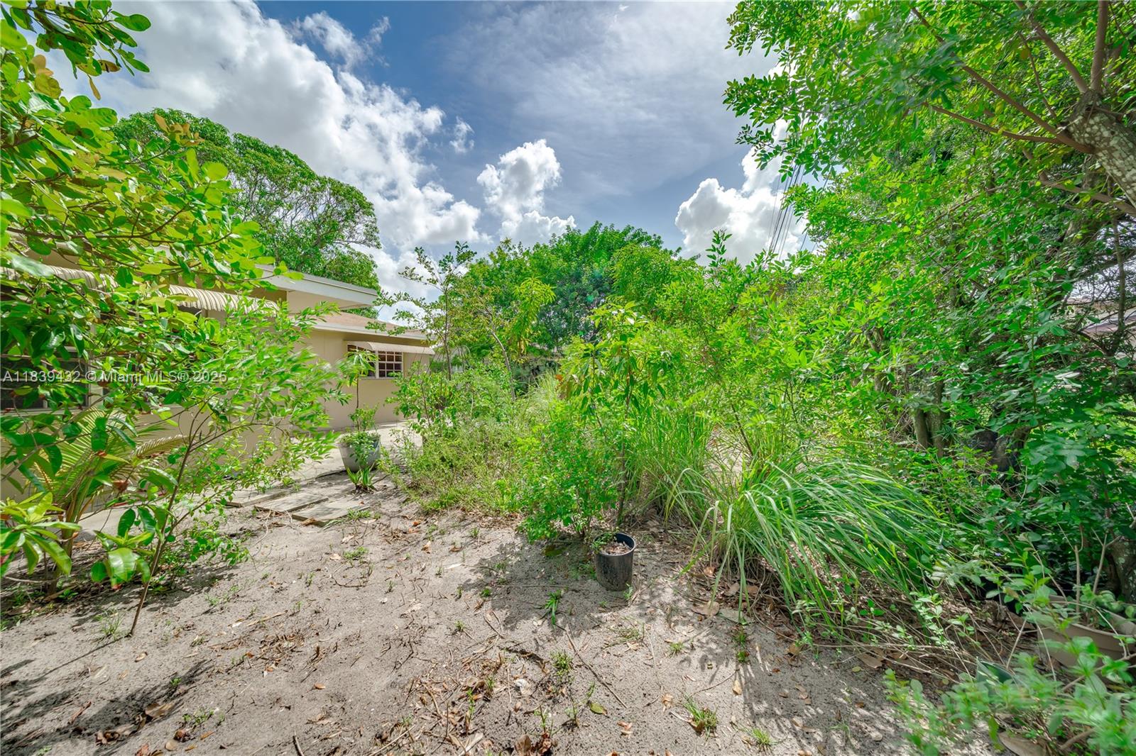Hollywood, Florida, 33024, United States, 3 Bedrooms Bedrooms, ,2 BathroomsBathrooms,Residential,For Sale,1892932