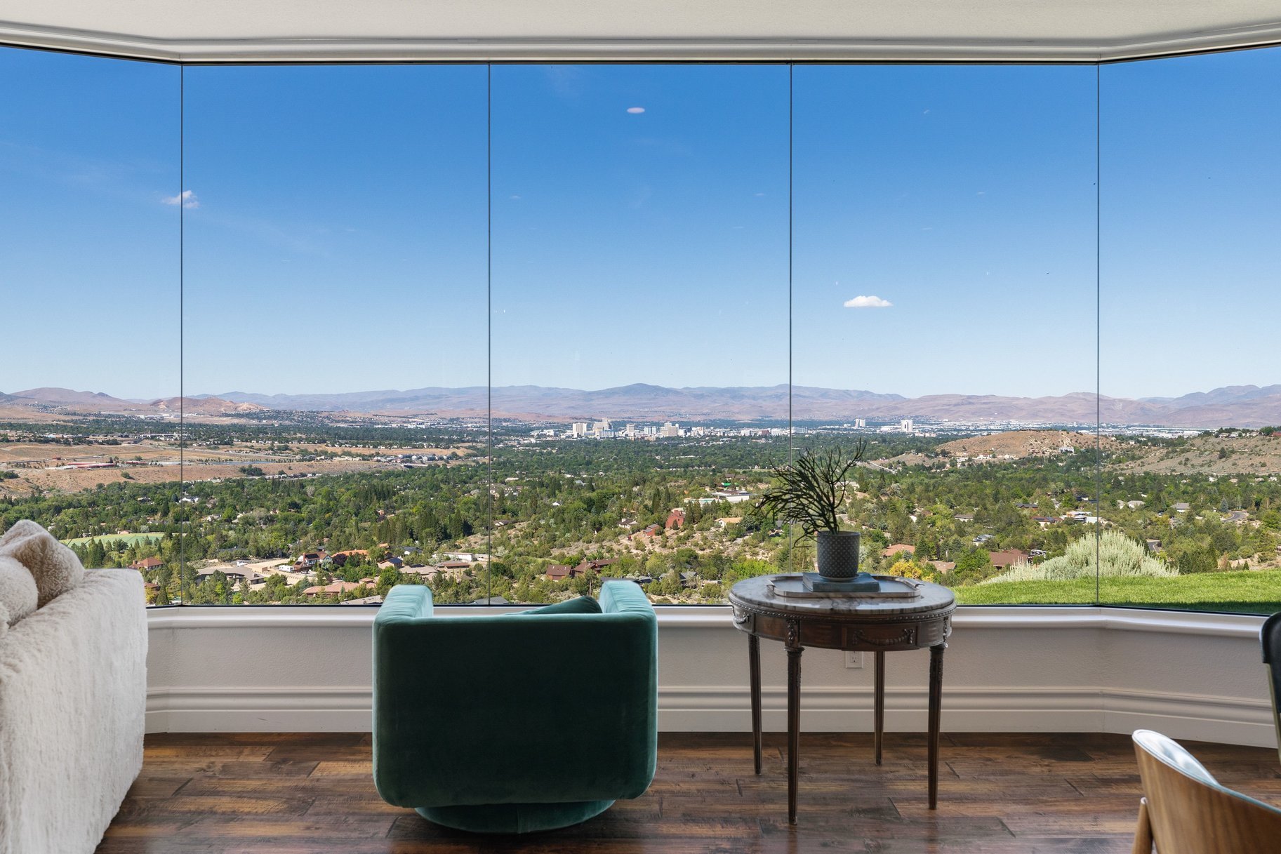  Elevated Living. Endless Views. - 物件實景