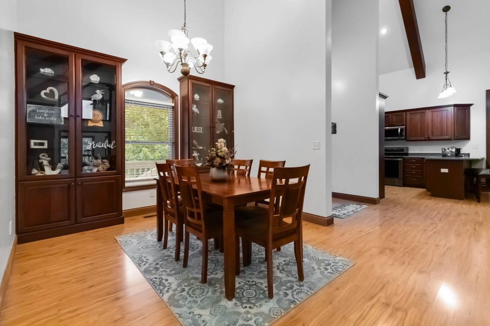 Burnside, Kentucky, 42519, United States, 5 Bedrooms Bedrooms, ,4 BathroomsBathrooms,Residential,For Sale,1978974