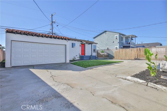 Los Angeles, California, 90047, United States, 5 Bedrooms Bedrooms, ,Residential,For Sale,2009243