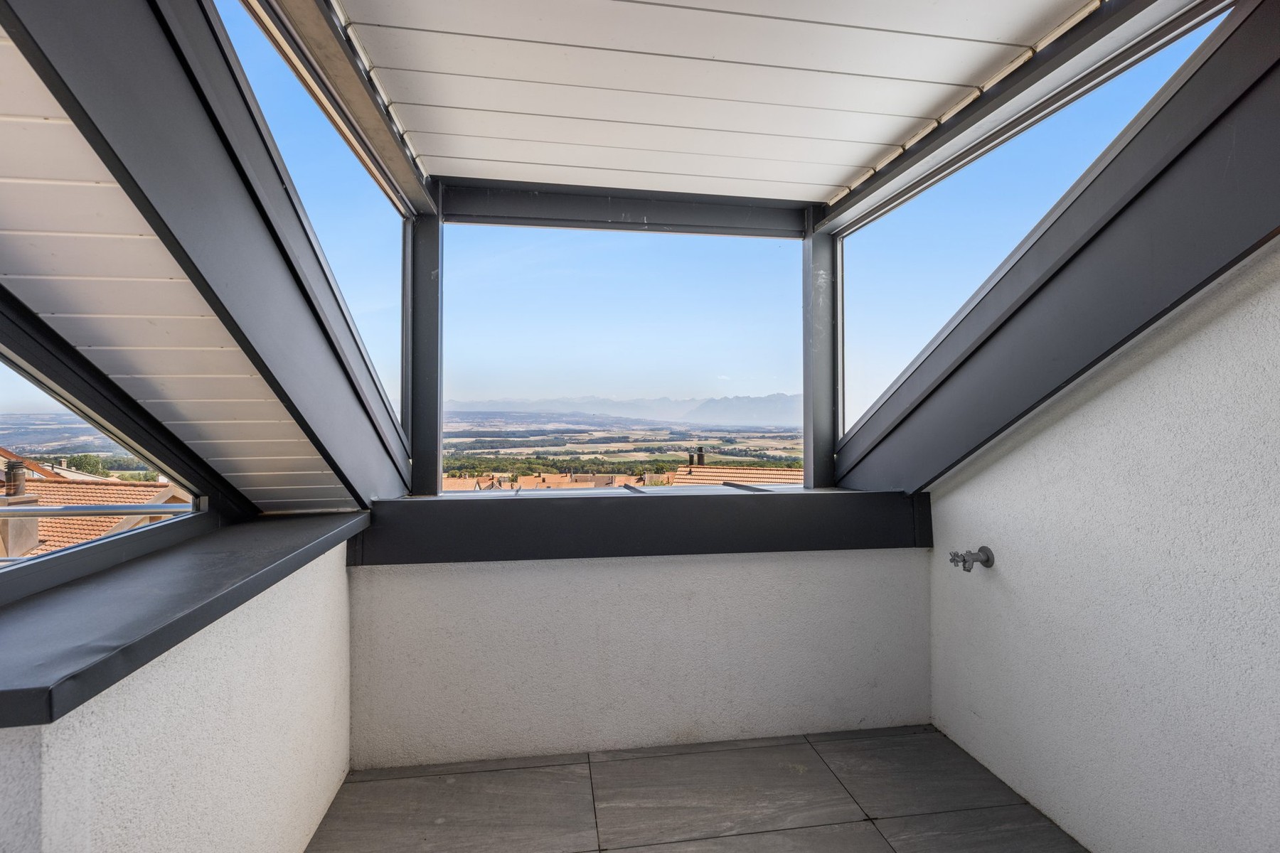  Elegant apartment with a mezzanine and exceptional panoramic views of the lake a - 物件實景
