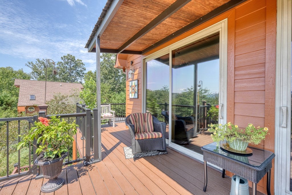 Hayesville, North Carolina, 28904, United States, 3 Bedrooms Bedrooms, ,4 BathroomsBathrooms,Residential,For Sale,1919513