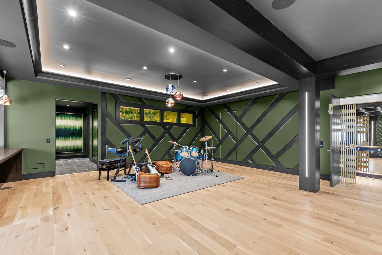 Orono, Minnesota, 55391, United States, 6 Bedrooms Bedrooms, ,3 BathroomsBathrooms,Residential,For Sale,2000639