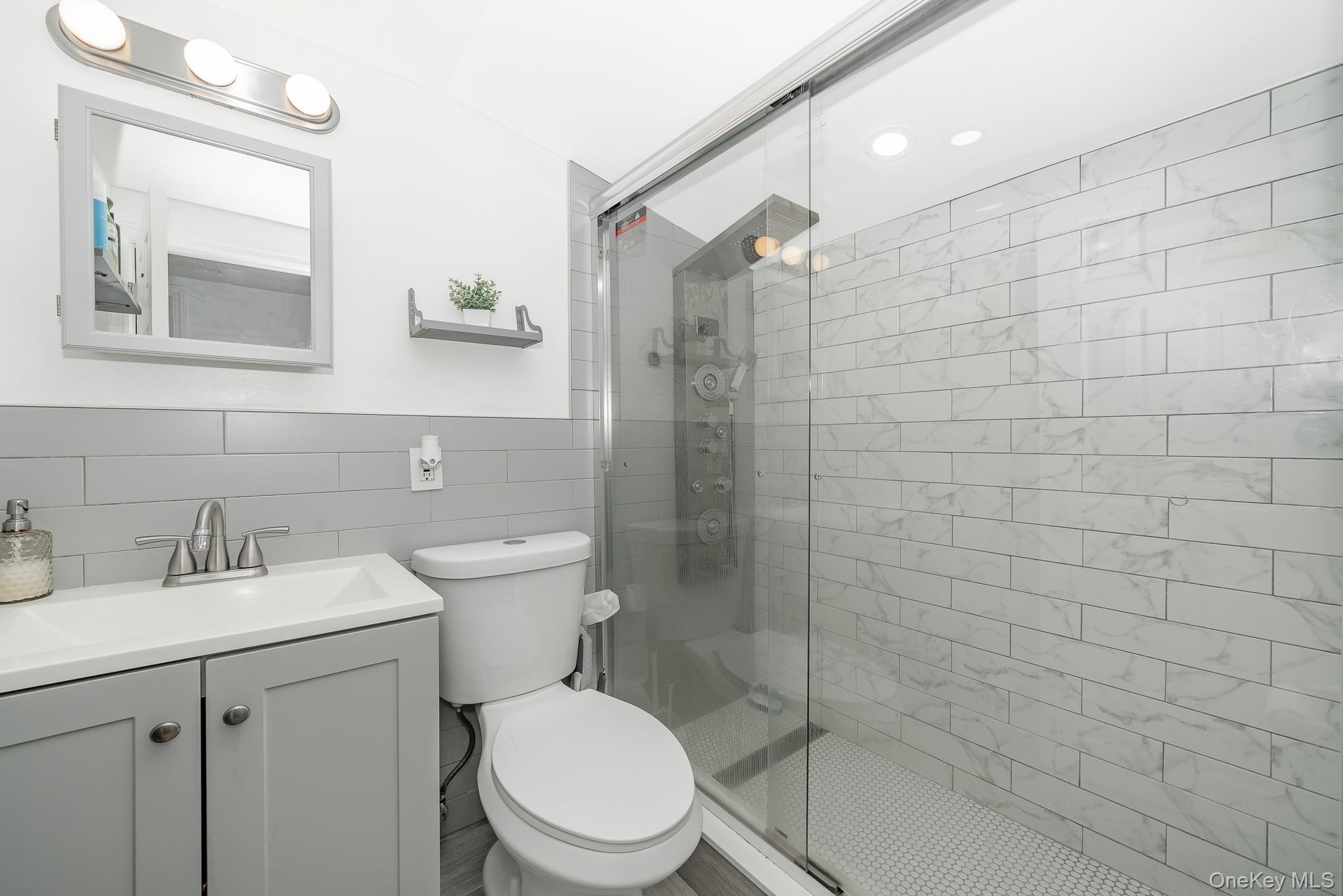 Freeport, New York, 11520, United States, 5 Bedrooms Bedrooms, ,3 BathroomsBathrooms,Residential,For Sale,1977897