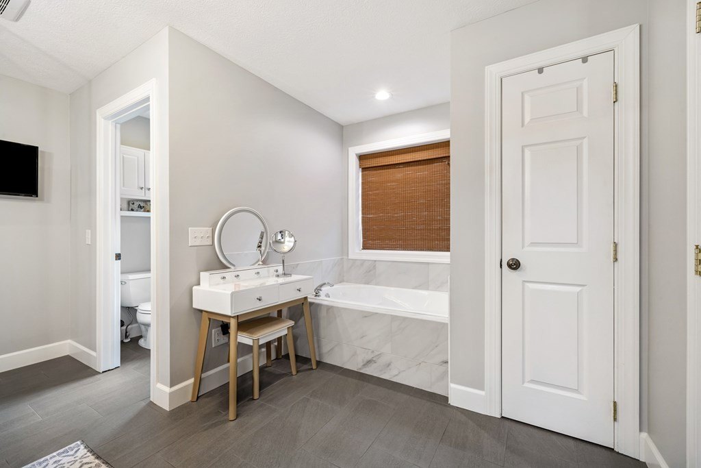 Hayesville, North Carolina, 28904, United States, 3 Bedrooms Bedrooms, ,4 BathroomsBathrooms,Residential,For Sale,1974136