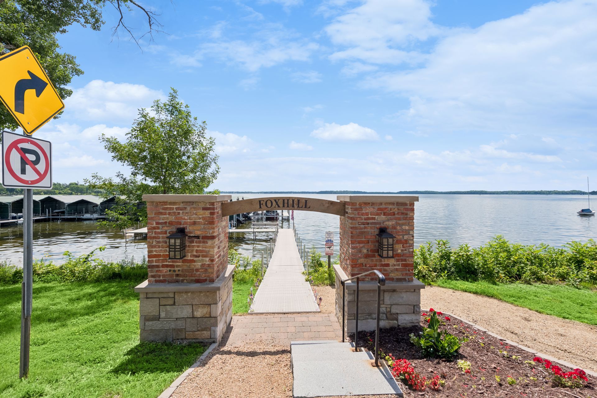  Elegant Fox Hill Rambler with Serene Water Views - 物件實景