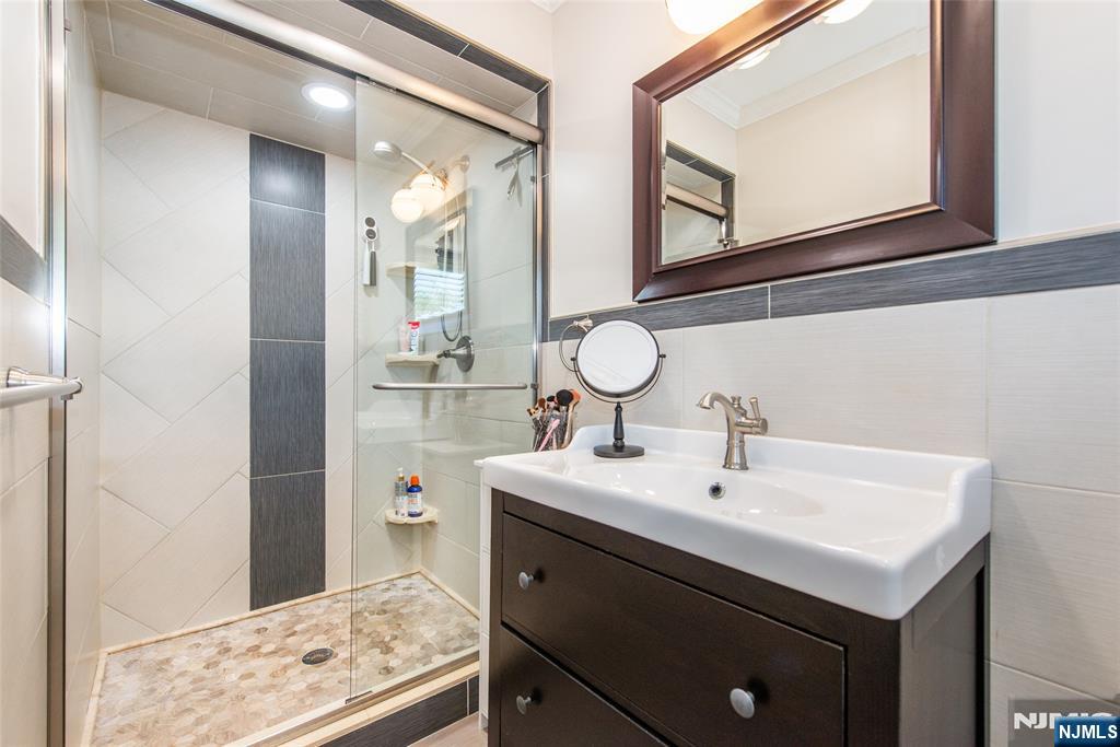 Elmwood Park, New Jersey, 07407, United States, 3 Bedrooms Bedrooms, ,3 BathroomsBathrooms,Residential,For Sale,1941820